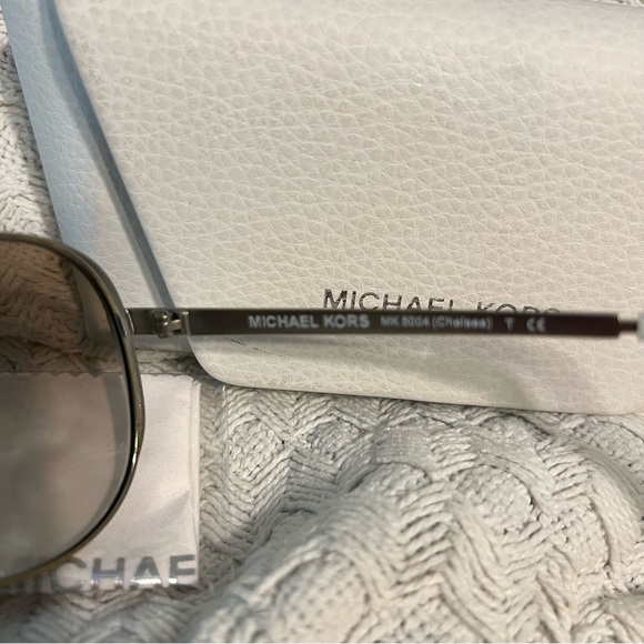 Michael Kors MK5004 Chelsea Sunglasses White & Tan Lenses w/ Case Gold Frame - Picture 7 of 13